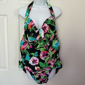 💕💕Beautiful One piece floral bathing suit💕